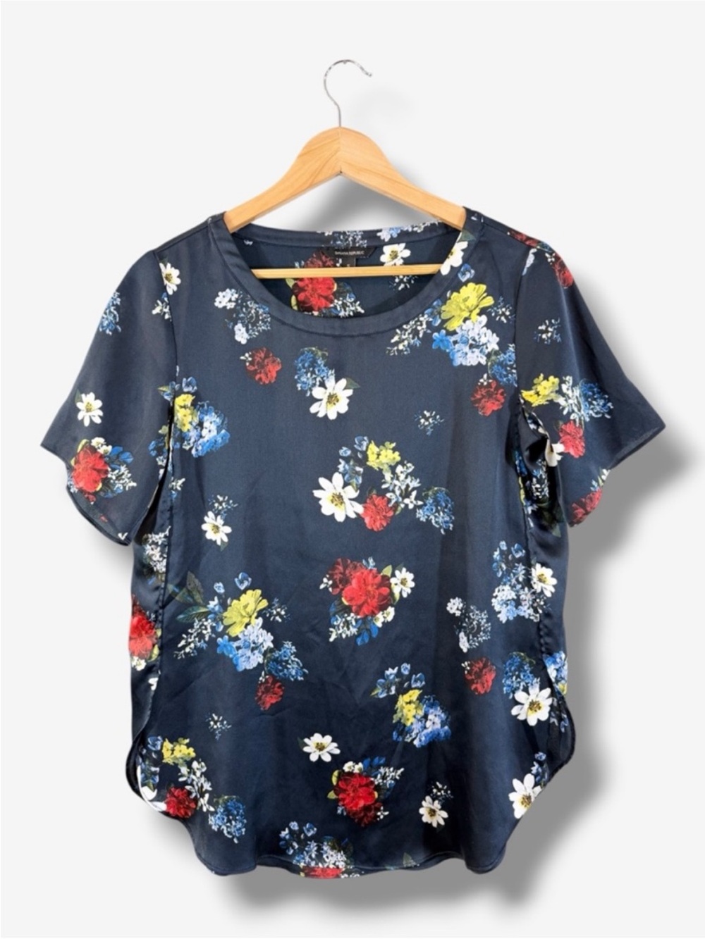 Banana Republic Blue Floral Satin Perfect Tee Size S Crewneck Short Sleeve